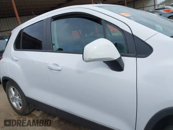 2020 Chevrolet Trax LS with VIN 3GNCJKSB3LL327950, listed as a IAAI auction lot 41827458 with 14,824 mi miles. Bid and sale history available at carsss.com. Image 12.