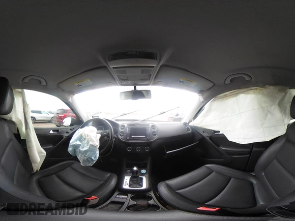 2016 Volkswagen Tiguan S z VIN WVGAV7AX5GW577538, wystawiony jako IAAI lot #41554415 z przebiegiem 94 233 mil mil oraz . Historia ofert i sprzedaży dostępna na DreamBid. Obrazek 17.