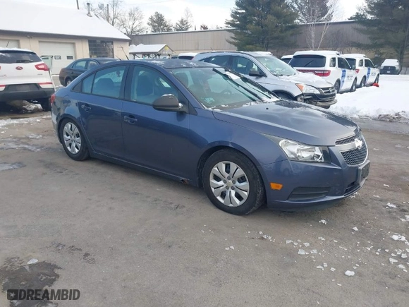 2013 Chevrolet Cruze LS with VIN 1G1PA5SG9D7211819, listed as a IAAI auction lot 41530462 with 75,555 mi miles. Bid and sale history available at carsss.com. Image 1.