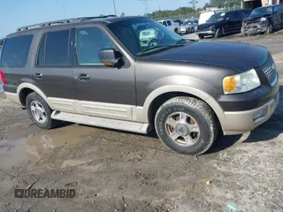 2006 Ford Expedition Eddie Bauer with VIN 1FMFU17586LA66711, listed as a IAAI auction lot 41984167 with 225,284 mi miles. Bid and sale history available at carsss.com. Image 1.