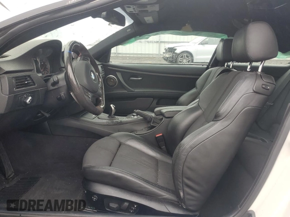 2013 BMW M3 z VIN WBSKG9C54DJ595279, wystawiony jako Copart lot #85358304 z przebiegiem Nie podano mil oraz Szkoda całkowita • Salvage title. Historia ofert i sprzedaży dostępna na DreamBid. Obrazek 7.
