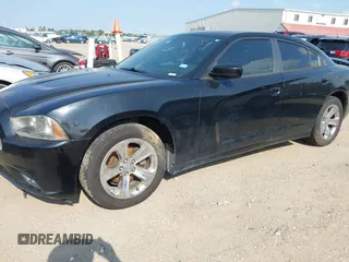 2013 Dodge Charger SXT z VIN 2C3CDXHG6DH552605, wystawiony jako IAAI lot #42414305 z przebiegiem Nie podano mil oraz . Historia ofert i sprzedaży dostępna na DreamBid. Obrazek 2.