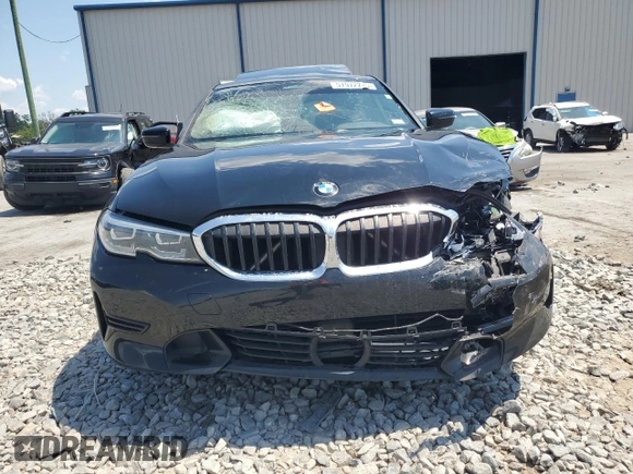 2020 BMW 3 Series 330i z VIN 3MW5R1J02L8B18977, wystawiony jako Copart lot #57972275 z przebiegiem Nie podano mil oraz Nie do naprawy • Non repairable. Historia ofert i sprzedaży dostępna na DreamBid. Obrazek 5.