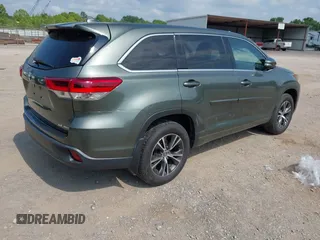 2017 Toyota Highlander LE with VIN 5TDBZRFH0HS442172, listed as a IAAI auction lot 42436089 with 95,437 mi miles and . Bid and sale history available at DreamBid. Image 4.
