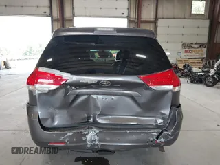 2011 Toyota Sienna XLE AAS z VIN 5TDYK3DC9BS086170, wystawiony jako IAAI lot #42596944 z przebiegiem 156 813 mil mil oraz . Historia ofert i sprzedaży dostępna na DreamBid. Obrazek 6.