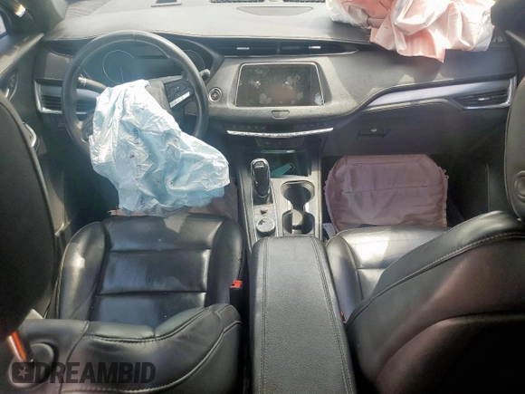 2021 Cadillac XT4 FWD Premium Luxury z VIN 1GYFZCR42MF004233, wystawiony jako Copart lot #57229385 z przebiegiem 98 387 mil mil oraz Szkody całkowita. Historia ofert i sprzedaży dostępna na DreamBid. Obrazek 8.