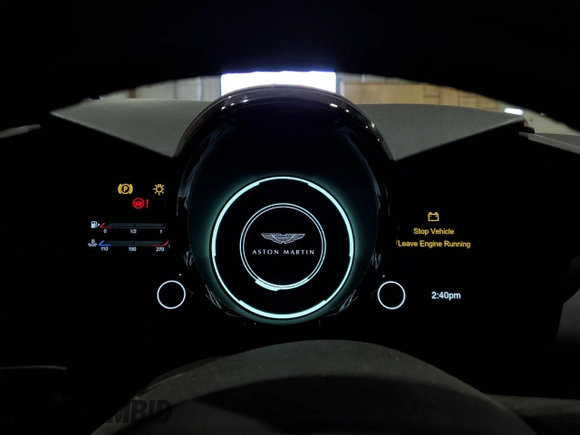 2021 Aston Martin Vantage z VIN SCFSMGBW2MGP05338, wystawiony jako Copart lot #80123274 z przebiegiem Nie podano mil oraz Szkody całkowita. Historia ofert i sprzedaży dostępna na DreamBid. Obrazek 9.