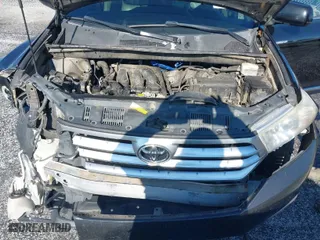 2011 Toyota Highlander Limited with VIN 5TDYK3EH1BS028564, listed as a IAAI auction lot 41282900 with 202,677 mi miles. Bid and sale history available at carsss.com. Image 10.