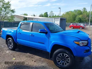 2021 Toyota Tacoma SR z VIN 3TYCZ5AN7MT008274, wystawiony jako IAAI lot #42091508 z przebiegiem 59 371 mil mil oraz . Historia ofert i sprzedaży dostępna na DreamBid. Obrazek 1.