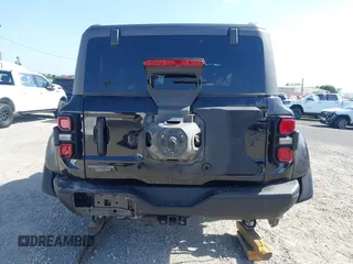 2023 Ford Bronco Raptor z VIN 1FMEE5JR4PLB08305, wystawiony jako IAAI lot #42114663 z przebiegiem 30 505 mil mil oraz . Historia ofert i sprzedaży dostępna na DreamBid. Obrazek 16.