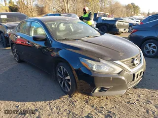 2018 Nissan Altima 2.5 SL with VIN 1N4AL3AP3JC135715, listed as a IAAI auction lot 41293760 with 210,129 mi miles. Bid and sale history available at carsss.com. Image 1.