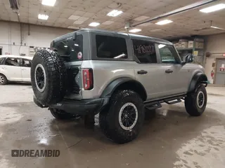 2023 Ford Bronco z VIN 1FMEE5DP2PLB55066, wystawiony jako IAAI lot #41981227 z przebiegiem 16 137 mil mil oraz . Historia ofert i sprzedaży dostępna na DreamBid. Obrazek 4.