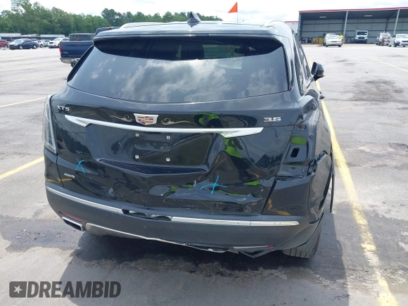2017 Cadillac XT5 Platinum AWD z VIN 1GYKNFRS9HZ125677, wystawiony jako IAAI lot #42366784 z przebiegiem 152 116 mil mil oraz . Historia ofert i sprzedaży dostępna na DreamBid. Obrazek 6.