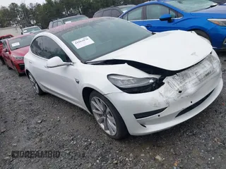 2018 Tesla Model 3 Long Range Battery z VIN 5YJ3E1EB8JF135728, wystawiony jako IAAI lot #41863870 z przebiegiem 124 053 mil mil oraz . Historia ofert i sprzedaży dostępna na DreamBid. Obrazek 1.