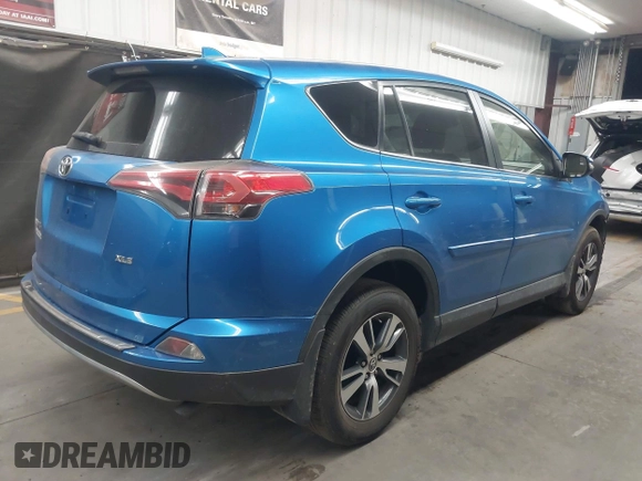 2018 Toyota RAV4 XLE z VIN JTMWFREVXJJ735226, wystawiony jako IAAI lot #42131520 z przebiegiem 121 663 mil mil oraz . Historia ofert i sprzedaży dostępna na DreamBid. Obrazek 4.