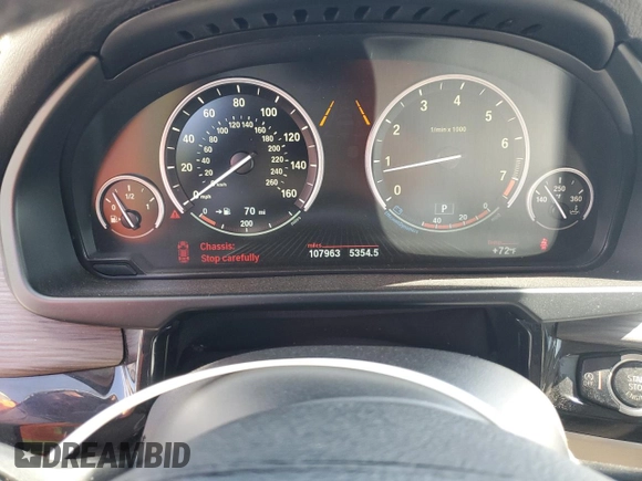 2014 BMW X5 xDrive50i z VIN 5UXKR6C55E0C03032, wystawiony jako Copart lot #57274505 z przebiegiem 107 963 mil mil oraz Czysty tytuł • Clean title. Historia ofert i sprzedaży dostępna na DreamBid. Obrazek 9.