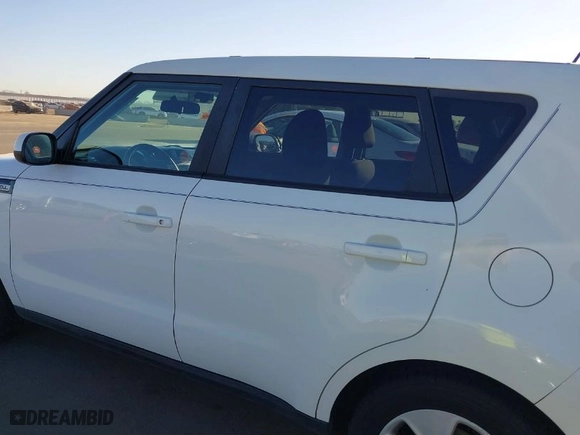 2016 Kia Soul with VIN KNDJN2A29G7396979, listed as a IAAI auction lot 41852190 with 91,981 mi miles. Bid and sale history available at carsss.com. Image 14.