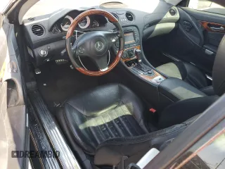 2009 Mercedes-Benz SL 550 z VIN WDBSK71F09F143733, wystawiony jako Copart lot #69045444 z przebiegiem 114 251 mil mil oraz Szkoda całkowita • Salvage title. Historia ofert i sprzedaży dostępna na DreamBid. Obrazek 8.