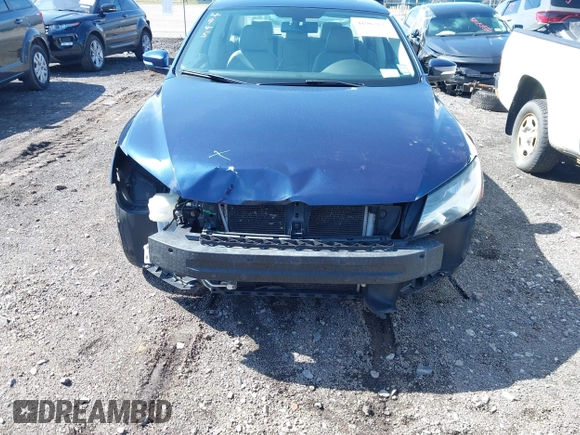 2013 Volkswagen Passat SE w/Sunroof & Nav with VIN 1VWBP7A30DC074235, listed as a IAAI auction lot 41967875 with 153,803 mi miles. Bid and sale history available at carsss.com. Image 6.