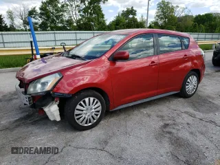 2009 Pontiac Vibe 1SA z VIN 5Y2SP67849Z445255, wystawiony jako Copart lot #55554535 z przebiegiem 131 153 mil mil oraz Szkoda całkowita • Salvage title. Historia ofert i sprzedaży dostępna na DreamBid. Obrazek 1.