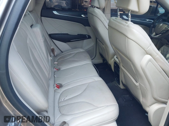 2019 Lincoln MKC Reserve with VIN 5LMCJ3D93KUL53163, listed as a IAAI auction lot 42097105 with 71,066 mi miles and . Bid and sale history available at DreamBid. Image 8.