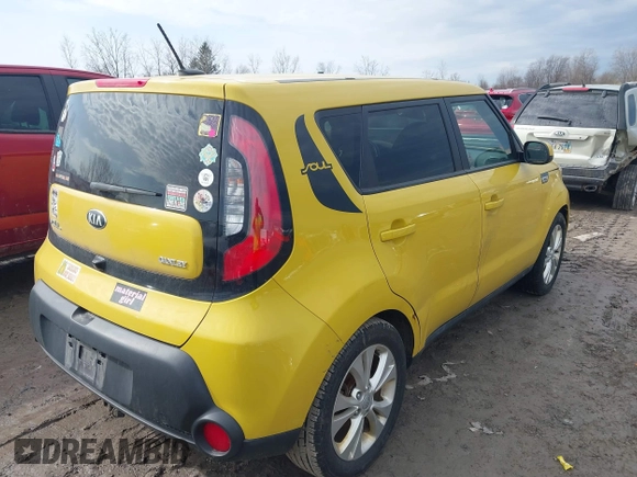 2015 Kia Soul + with VIN KNDJP3A52F7186605, listed as a IAAI auction lot 41711620 with 68,205 mi miles. Bid and sale history available at carsss.com. Image 4.