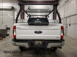 2017 Ford F-250 Lariat z VIN 1FT7W2B6XHEB62470, wystawiony jako Copart lot #57589055 z przebiegiem 131 273 mil mil oraz Czysty tytuł • Clean title. Historia ofert i sprzedaży dostępna na DreamBid. Obrazek 6.
