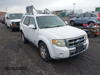 2008 Ford Escape Limited with VIN 1FMCU94178KE46120, listed as a IAAI auction lot 42046936 with 173,658 mi miles. Bid and sale history available at carsss.com. Image 1.