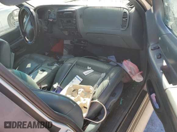 1997 Ford Explorer XLT с VIN 1FMDU32P0VUA26160, выставлен на аукционе Copart как лот 82038484 с пробегом 147 133 миль миль и Списание • Salvage title. История ставок и продаж доступна на DreamBid. Изображение 8.