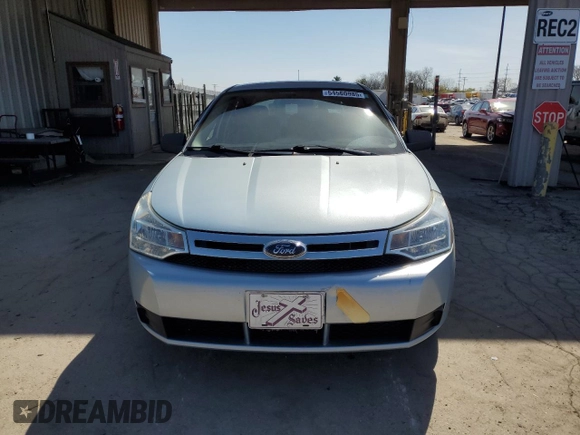 2009 Ford Focus SE z VIN 1FAHP35N69W183425, wystawiony jako Copart lot #54560985 z przebiegiem 159 305 mil mil oraz Szkoda całkowita • Salvage title. Historia ofert i sprzedaży dostępna na DreamBid. Obrazek 5.