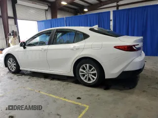 2025 Toyota Camry LE z VIN 4T1DAACK3SU093878, wystawiony jako Copart lot #58537315 z przebiegiem 7 640 mil mil oraz Czysty tytuł • Clean title. Historia ofert i sprzedaży dostępna na DreamBid. Obrazek 2.