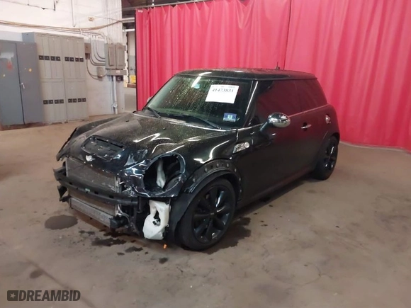 2013 MINI Cooper Hardtop S with VIN WMWSV3C57DT390101, listed as a IAAI auction lot 41473831 with 92,320 mi miles. Bid and sale history available at carsss.com. Image 2.