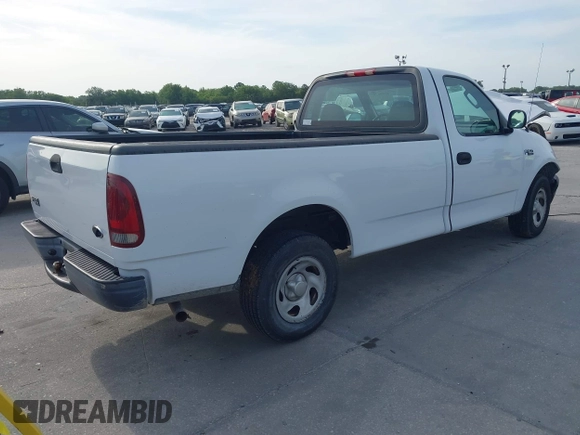 2004 Ford F-150 XL z VIN 2FTRF17254CA24554, wystawiony jako IAAI lot #42069797 z przebiegiem 278 572 mil mil oraz . Historia ofert i sprzedaży dostępna na DreamBid. Obrazek 4.