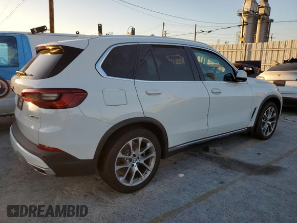 2020 BMW X5 sDrive40i with VIN 5UXCR4C03L9B14243, listed as a Copart auction lot 38179513 with 0 mi miles. Bid and sale history available at carsss.com. Image 3.