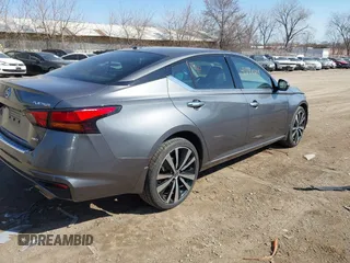 2019 Nissan Altima 2.5 Platinum with VIN 1N4BL4FW9KC139697, listed as a IAAI auction lot 41894849 with 135,105 mi miles. Bid and sale history available at carsss.com. Image 4.
