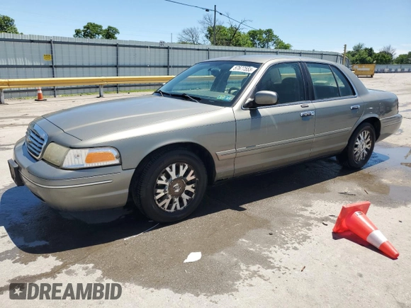 2003 Ford Crown Victoria LX z VIN 2FAFP74W43X123583, wystawiony jako Copart lot #57677555 z przebiegiem 185 336 mil mil oraz Szkoda całkowita • Salvage title. Historia ofert i sprzedaży dostępna na DreamBid. Obrazek 1.
