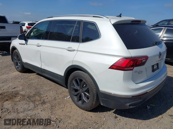 2023 Volkswagen Tiguan SE z VIN 3VVNB7AX9PM121316, wystawiony jako IAAI lot #42138562 z przebiegiem 19 118 mil mil oraz . Historia ofert i sprzedaży dostępna na DreamBid. Obrazek 3.