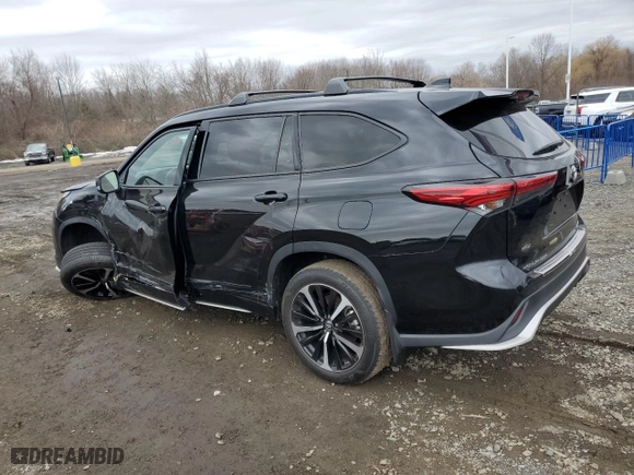 2022 Toyota Highlander XSE with VIN 5TDJZRBHXNS249170, listed as a Copart auction lot 47853605 with 31,821 mi miles and Salvage Title. Bid and sale history available at carsss.com. Image 2.