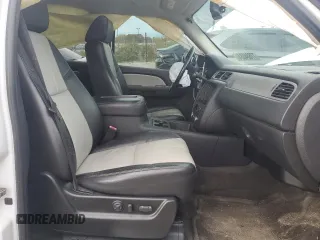 2008 Chevrolet Tahoe 3LT z VIN 1GNFK13068R115383, wystawiony jako Copart lot #77604584 z przebiegiem Nie podano mil oraz Tytuł czysty. Historia ofert i sprzedaży dostępna na DreamBid. Obrazek 7.