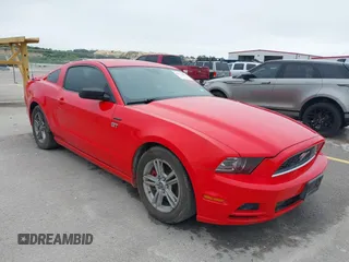 2014 Ford Mustang V6 с VIN 1ZVBP8AM0E5288095, выставлен на аукционе IAAI как лот 42372428 с пробегом 98 903 миль миль и . История ставок и продаж доступна на DreamBid. Изображение 1.