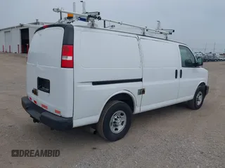 2017 Chevrolet Express Cargo z VIN 1GCWGAFF4H1241069, wystawiony jako IAAI lot #42465525 z przebiegiem 89 006 mil mil oraz . Historia ofert i sprzedaży dostępna na DreamBid. Obrazek 4.