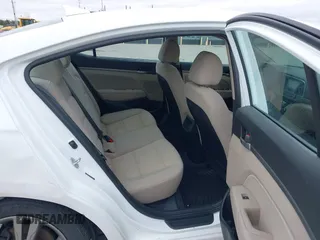 2018 Hyundai Elantra SEL z VIN 5NPD84LFXJH248150, wystawiony jako IAAI lot #41930053 z przebiegiem 127 300 mil mil oraz . Historia ofert i sprzedaży dostępna na DreamBid. Obrazek 8.