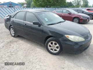 2005 Toyota Camry STD z VIN 4T1BE32K35U016571, wystawiony jako IAAI lot #42496809 z przebiegiem 179 290 mil mil oraz . Historia ofert i sprzedaży dostępna na DreamBid. Obrazek 1.