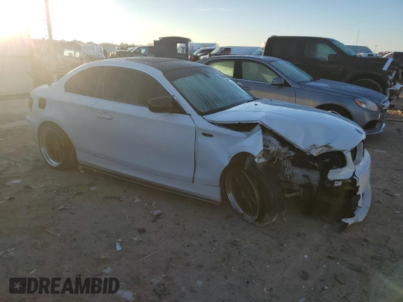 2011 BMW 1 Series 128i z VIN WBAUP9C56BVL90128, wystawiony jako Copart lot #86883994 z przebiegiem 149 463 mil mil oraz Szkoda całkowita • Salvage title. Historia ofert i sprzedaży dostępna na DreamBid. Obrazek 4.