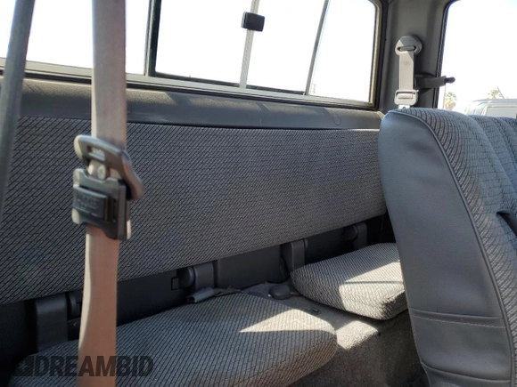 1994 Toyota Pickup DLX с VIN JT4VN13DXR5146983, выставлен на аукционе Copart как лот 47666965 с пробегом 121 614 миль миль и Списание • Salvage title. История ставок и продаж доступна на DreamBid. Изображение 10.