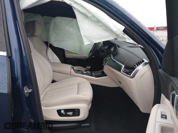 2020 BMW X5 xDrive40i z VIN 5UXCR6C08L9C37774, wystawiony jako IAAI lot #42202870 z przebiegiem 23 918 mil mil oraz . Historia ofert i sprzedaży dostępna na DreamBid. Obrazek 5.