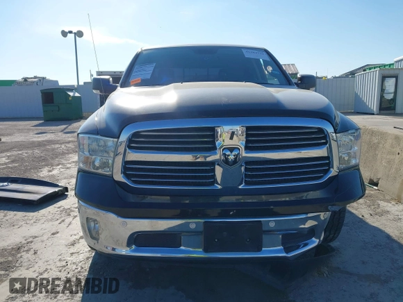 2015 Ram 1500 Outdoorsman z VIN 1C6RR6LT7FS592085, wystawiony jako IAAI lot #41384731 z przebiegiem 134 384 mil mil oraz . Historia ofert i sprzedaży dostępna na DreamBid. Obrazek 12.