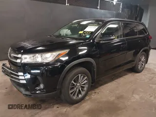 2018 Toyota Highlander SE with VIN 5TDJZRFH9JS494224, listed as a IAAI auction lot 42402768 with 49,912 mi miles and . Bid and sale history available at DreamBid. Image 17.