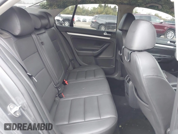 2008 Volkswagen Jetta SE z VIN 3VWRM71K18M135790, wystawiony jako IAAI lot #42165888 z przebiegiem 147 523 mil mil oraz . Historia ofert i sprzedaży dostępna na DreamBid. Obrazek 8.