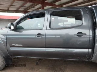 2013 Toyota Tacoma z VIN 3TMLU4EN9DM106995, wystawiony jako IAAI lot #42373093 z przebiegiem Nie podano mil oraz . Historia ofert i sprzedaży dostępna na DreamBid. Obrazek 14.